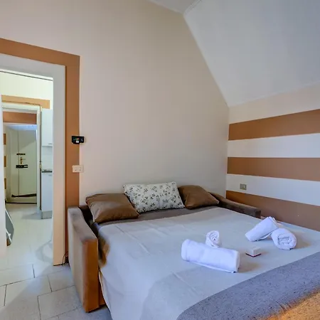 Apt. Gabriella: Studio In The Centre Of Laveno - Happy Rentals Apartamento