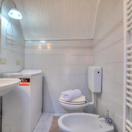 Apt. Gabriella: Studio In The Centre Of Laveno - Happy Rentals