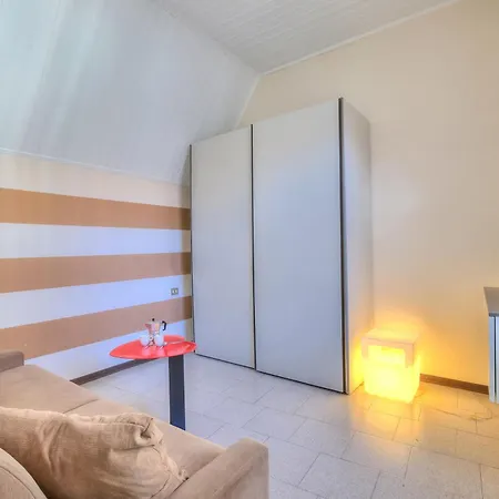 Apt. Gabriella: Studio In The Centre Of Laveno - Happy Rentals