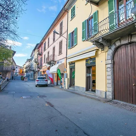 Apt. Gabriella: Studio In The Centre Of Laveno - Happy Rentals *
