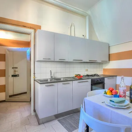 Apt. Gabriella: Studio In The Centre Of Laveno - Happy Rentals Apartamento *